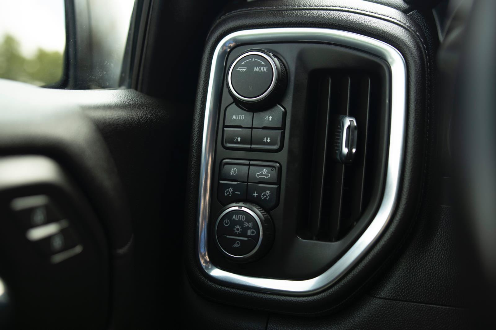 Used 2020 Chevrolet Silverado 1500 RST AWD/4WD image 10