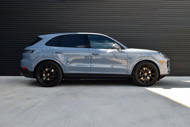 Certified 2025 Porsche Cayenne image 8