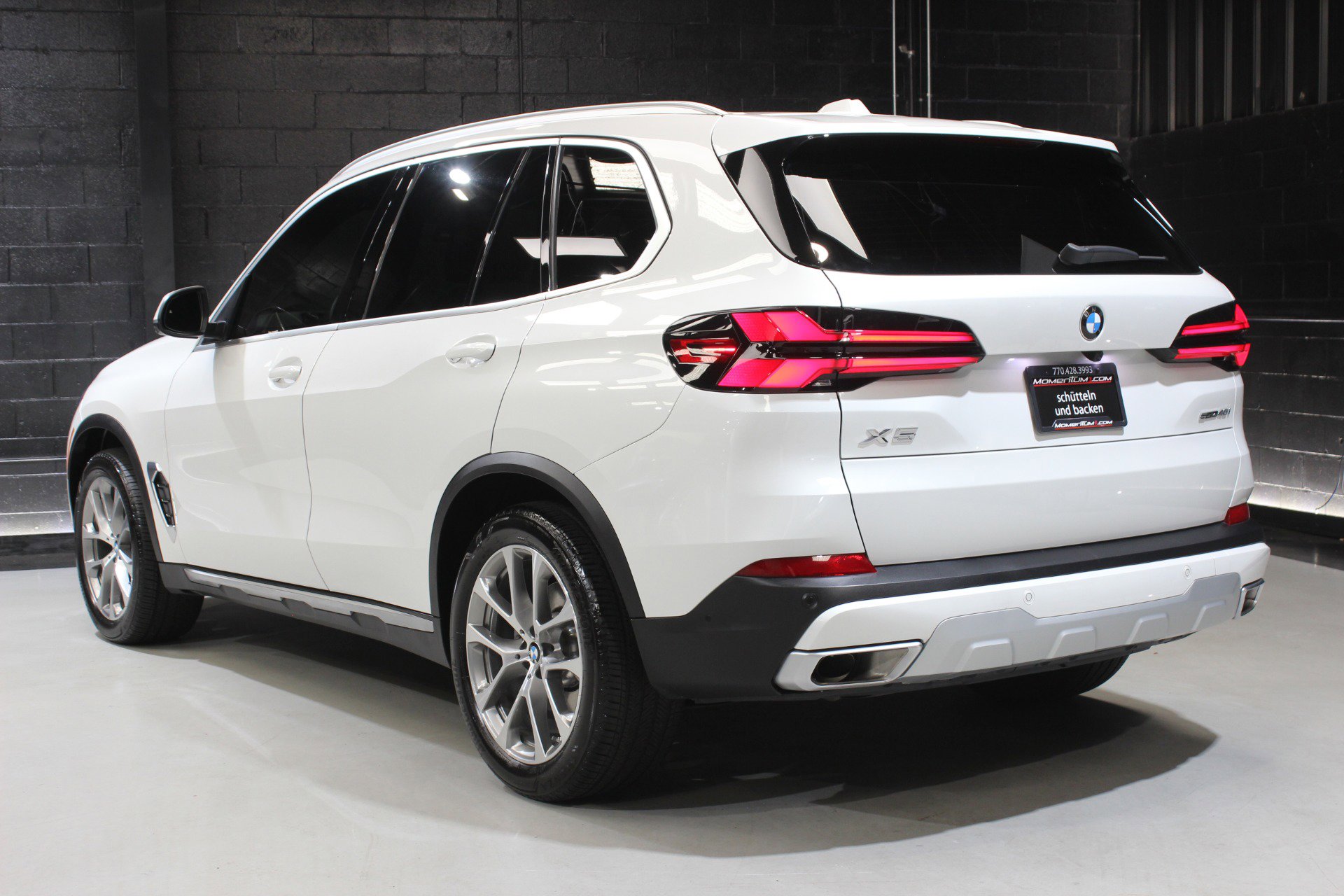 Used 2024 BMW X5 sDrive40i w/ Premium Package image 14