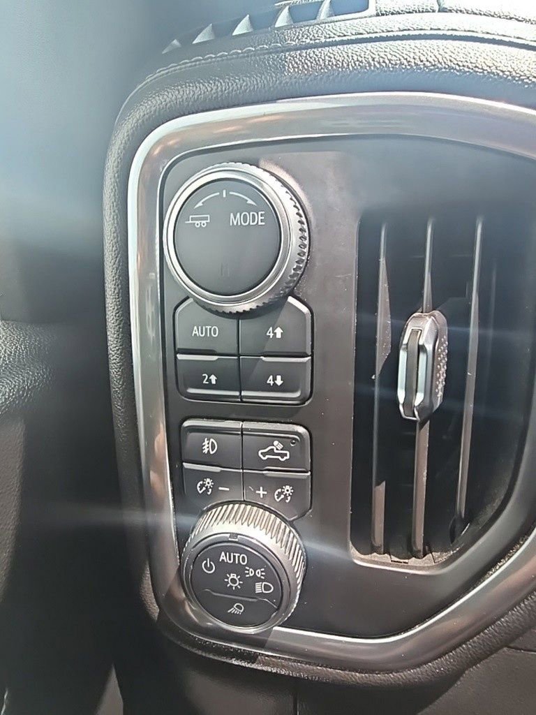 Used 2020 GMC Sierra 3500 Denali w/ Denali Ultimate Package image 12