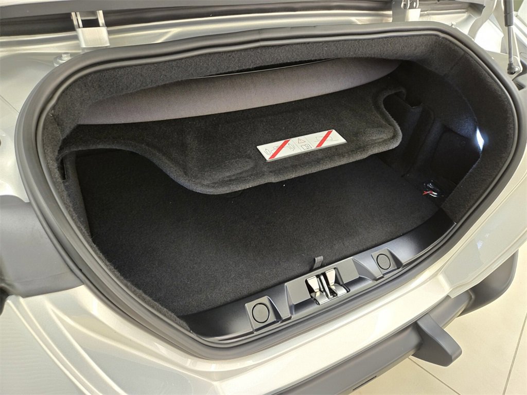 Used 2024 Ferrari Roma Spider image 21
