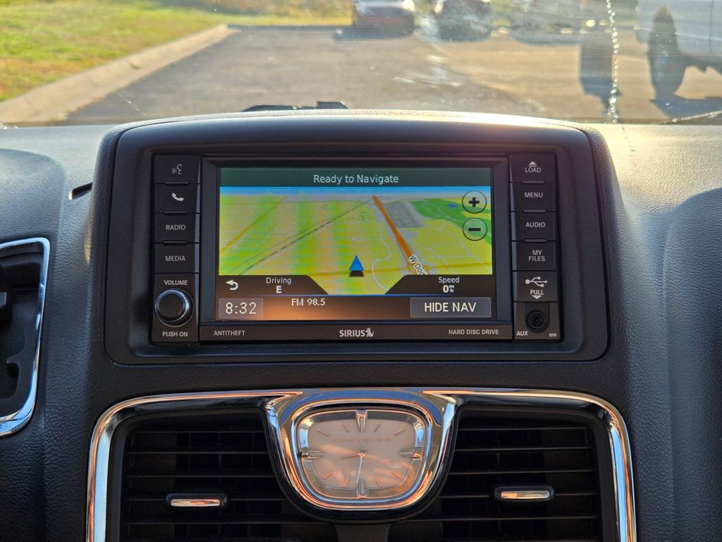 Used 2016 Chrysler Town & Country Limited Platinum image 20