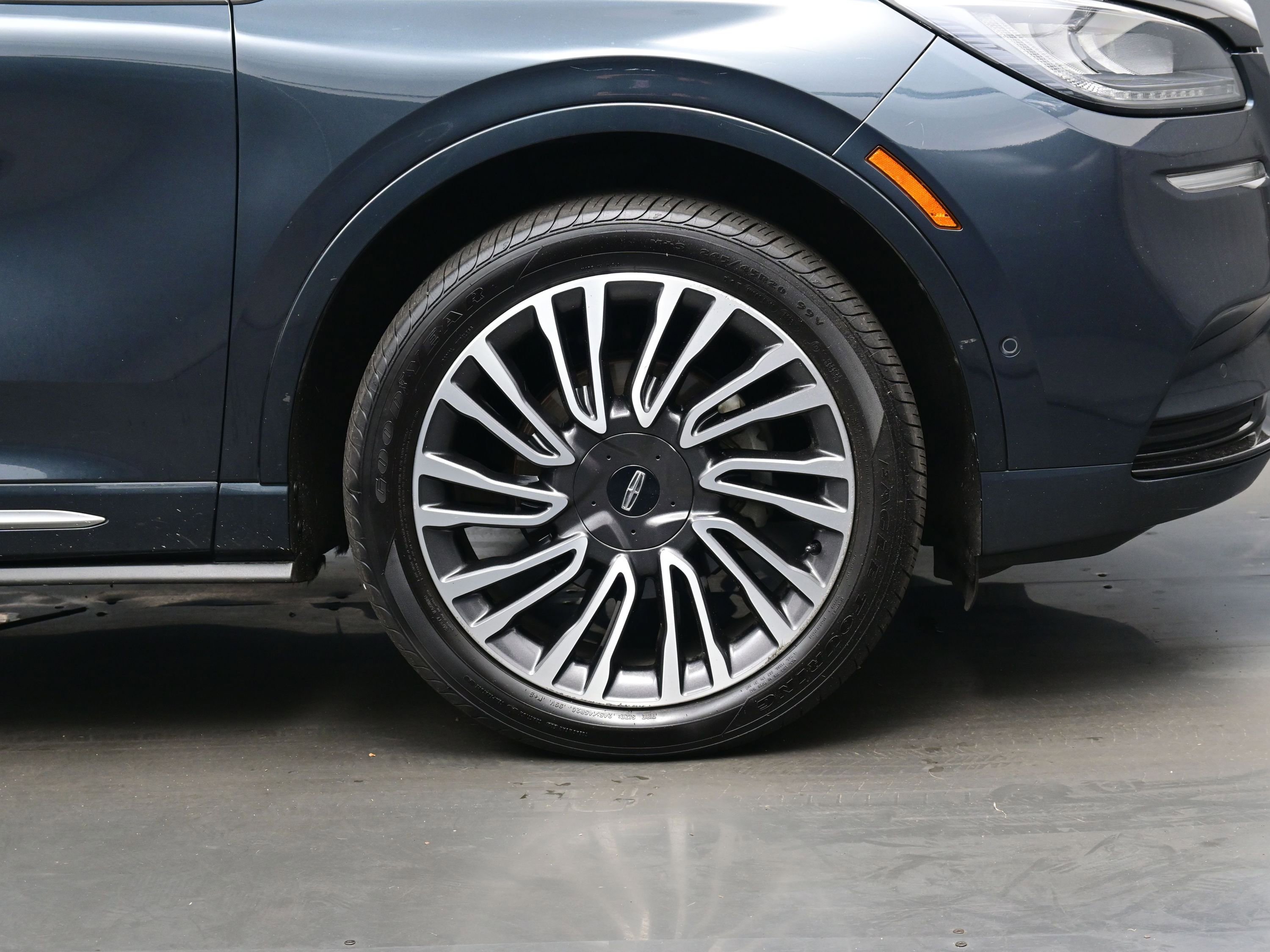 Used 2022 Lincoln Corsair Reserve w/ Equipment Group 201A image 9