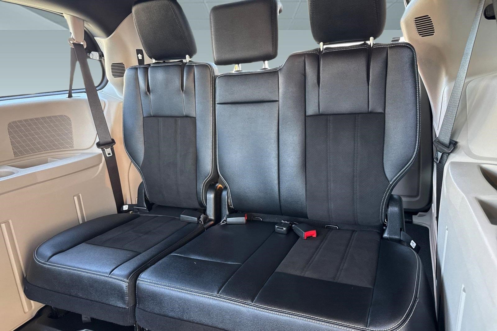 Used 2019 Dodge Grand Caravan SXT image 33
