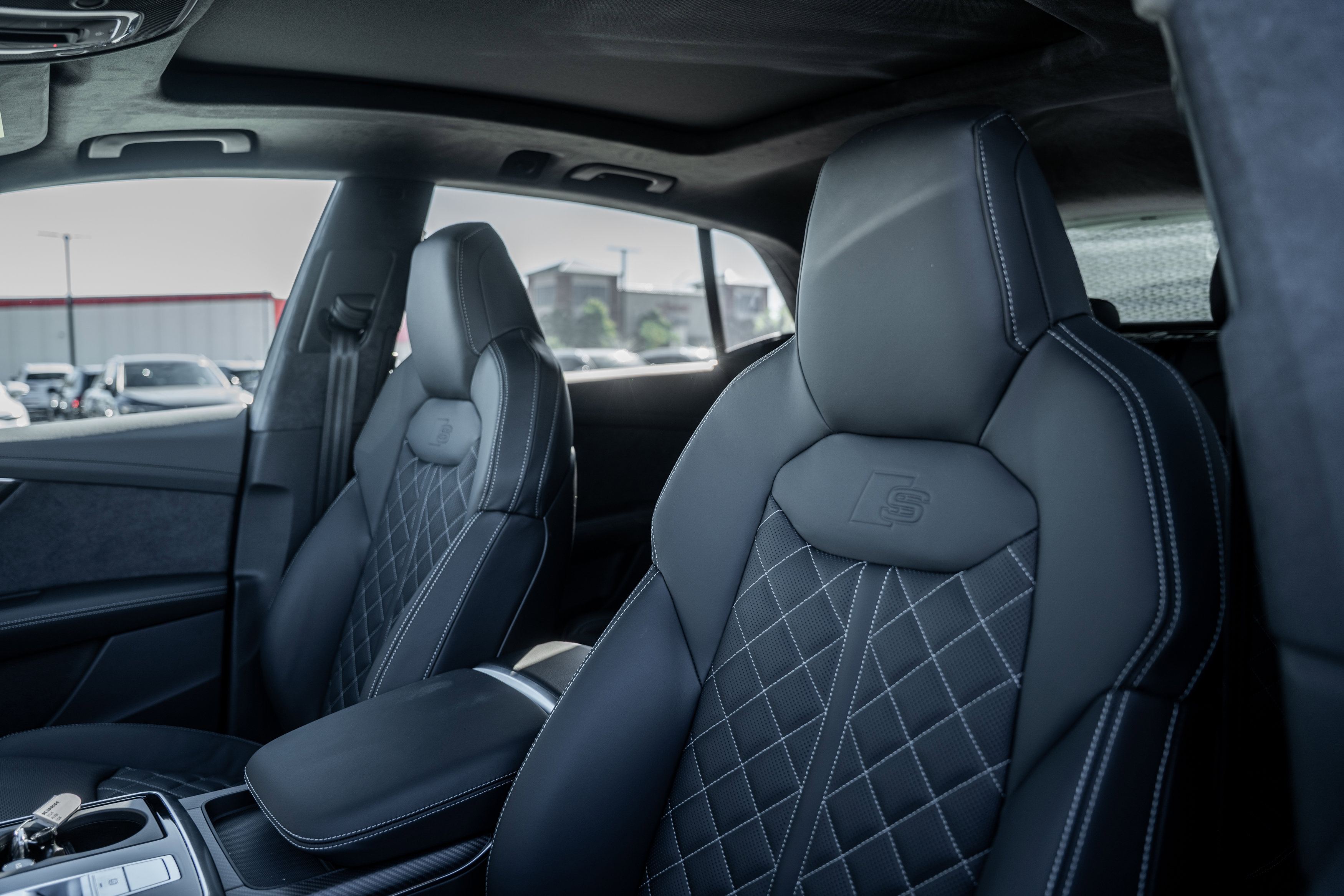 New 2026 Audi SQ8 Prestige image 12