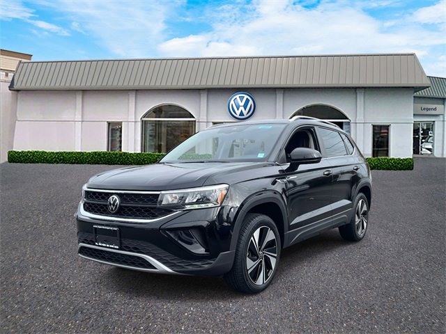 Used 2024 Volkswagen Taos SE image 1
