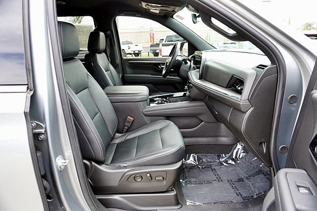 Used 2025 Chevrolet Tahoe LS AWD/4WD image 17