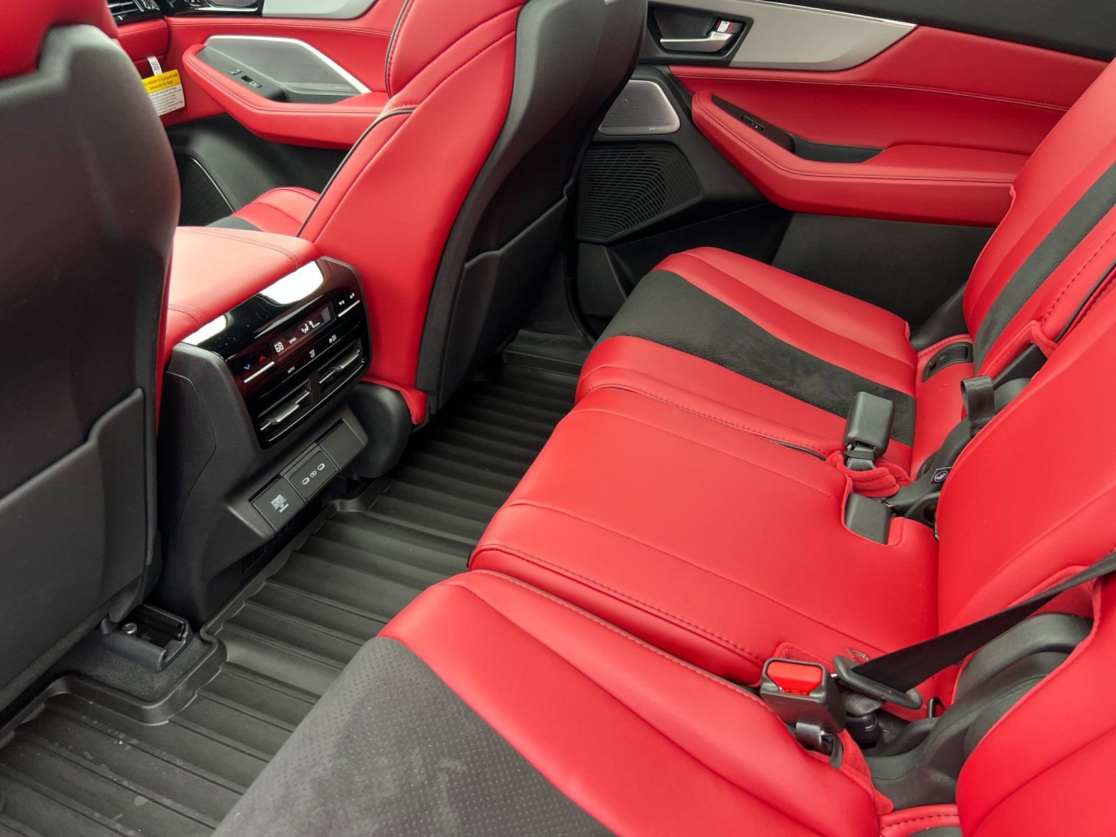 Used 2025 Acura MDX A-Spec image 11