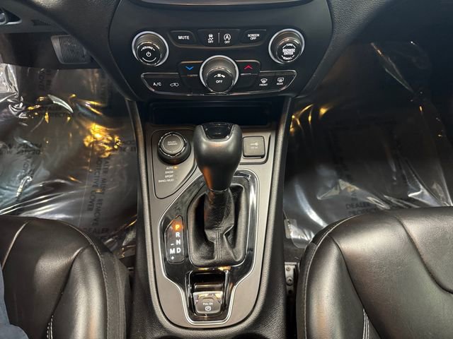 Used 2020 Jeep Cherokee Latitude Plus w/ Cold Weather Group AWD/4WD image 14