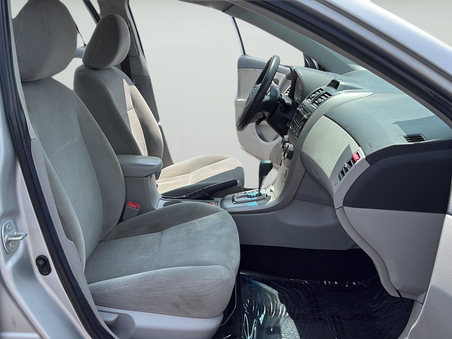Used 2012 Toyota Corolla LE FWD image 14