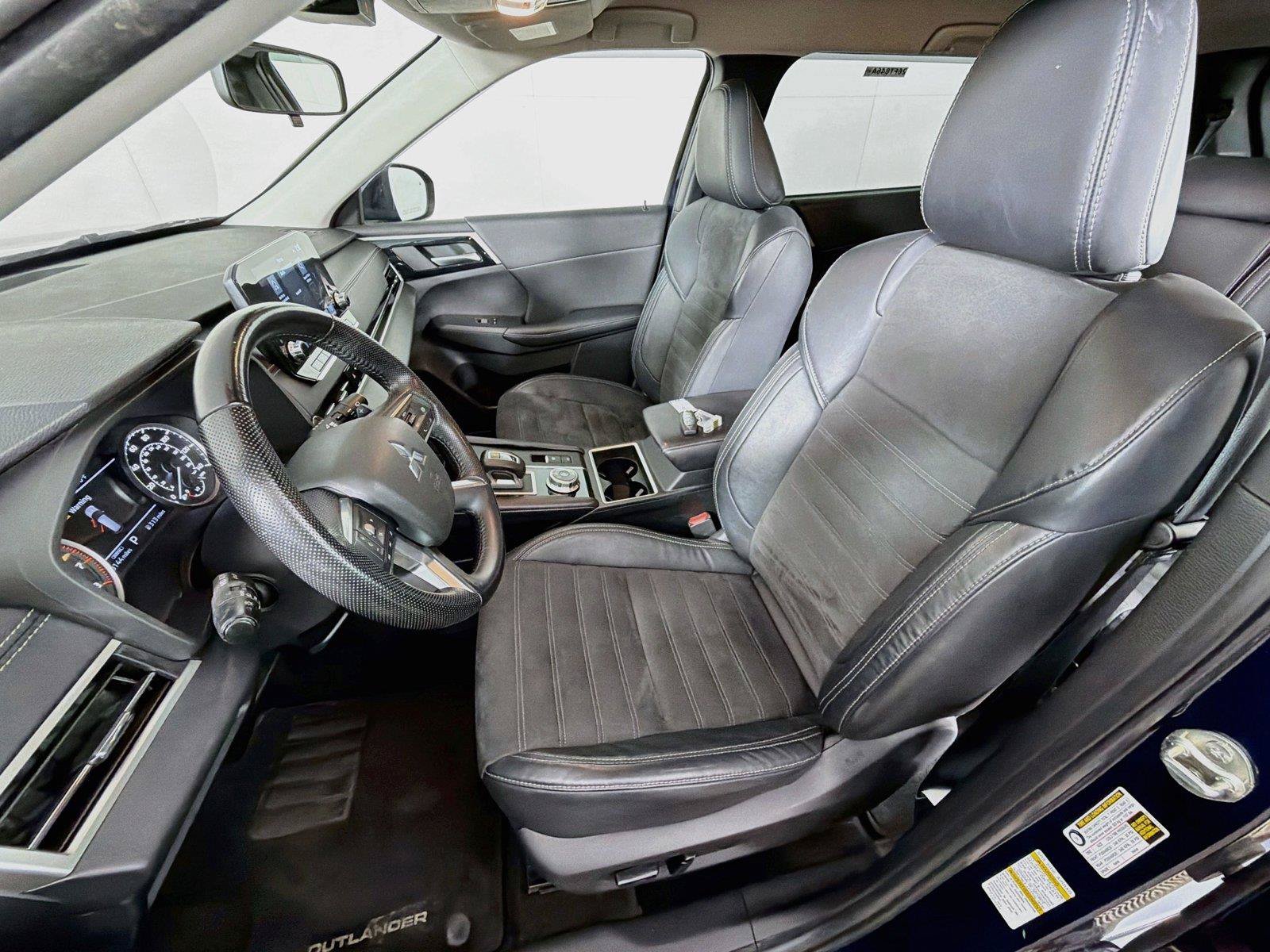 Used 2022 Mitsubishi Outlander SE AWD/4WD image 2