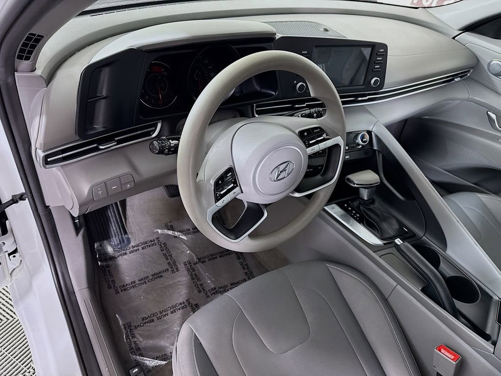 Certified 2021 Hyundai Elantra SEL FWD image 17