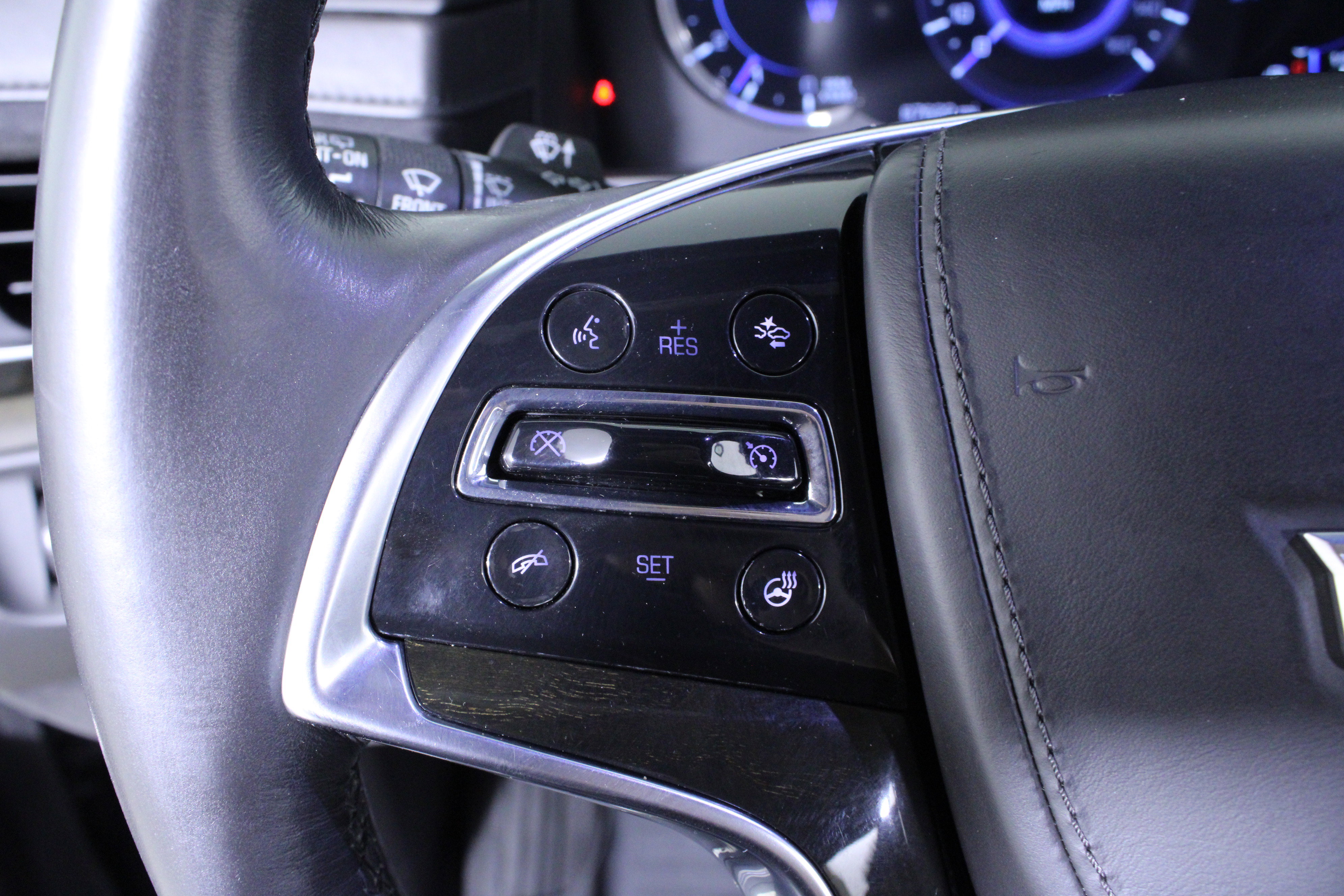 Used 2017 Cadillac Escalade Platinum image 25