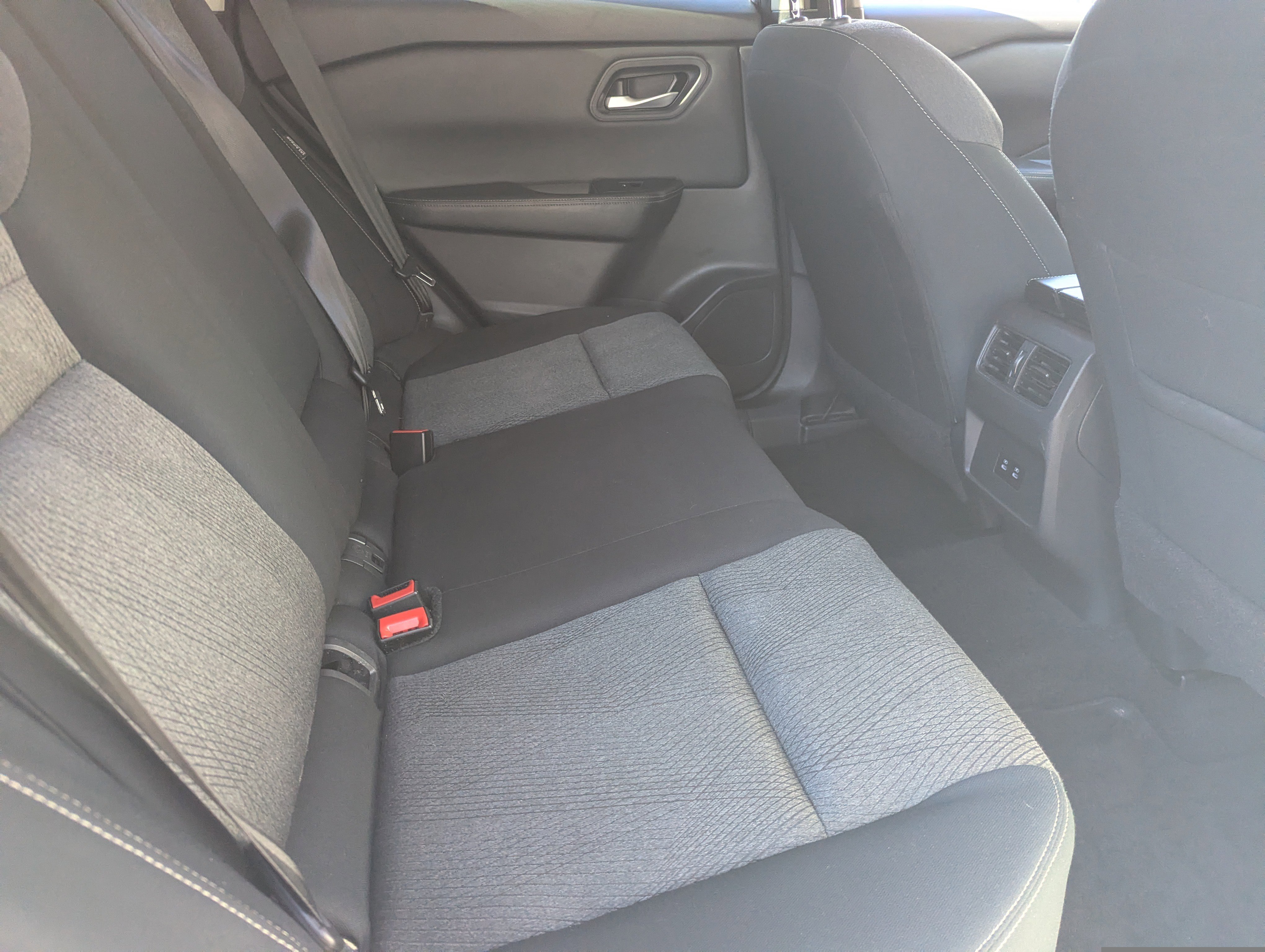 Used 2024 Nissan Rogue SV image 11