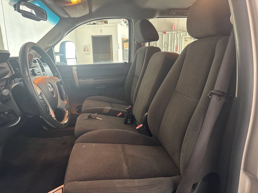 Used 2008 GMC Sierra 3500 SLE w/ Convenience Package AWD/4WD image 9