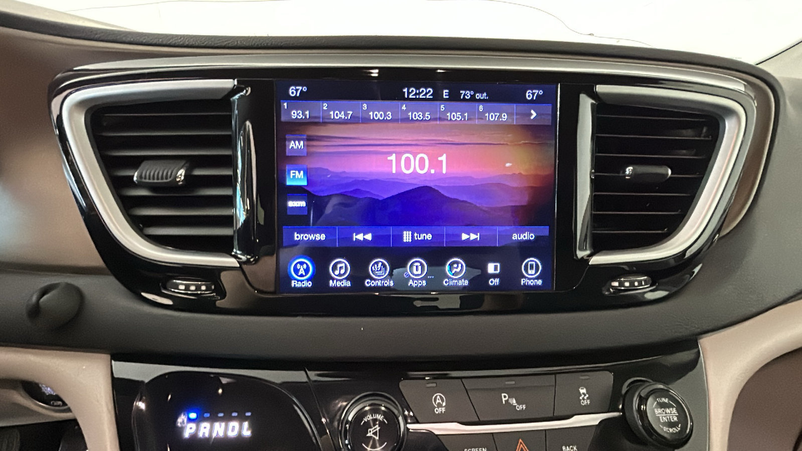Used 2017 Chrysler Pacifica Touring-L FWD image 28