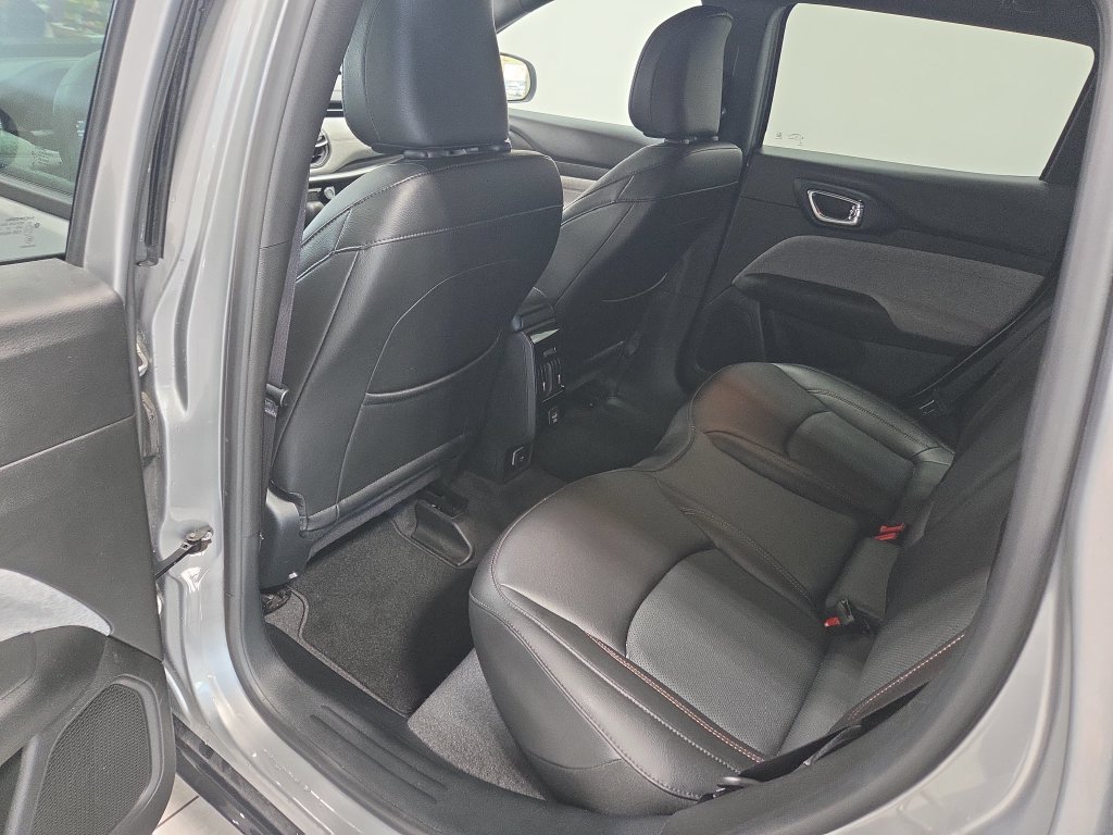 Used 2023 Jeep Compass Latitude AWD/4WD image 27