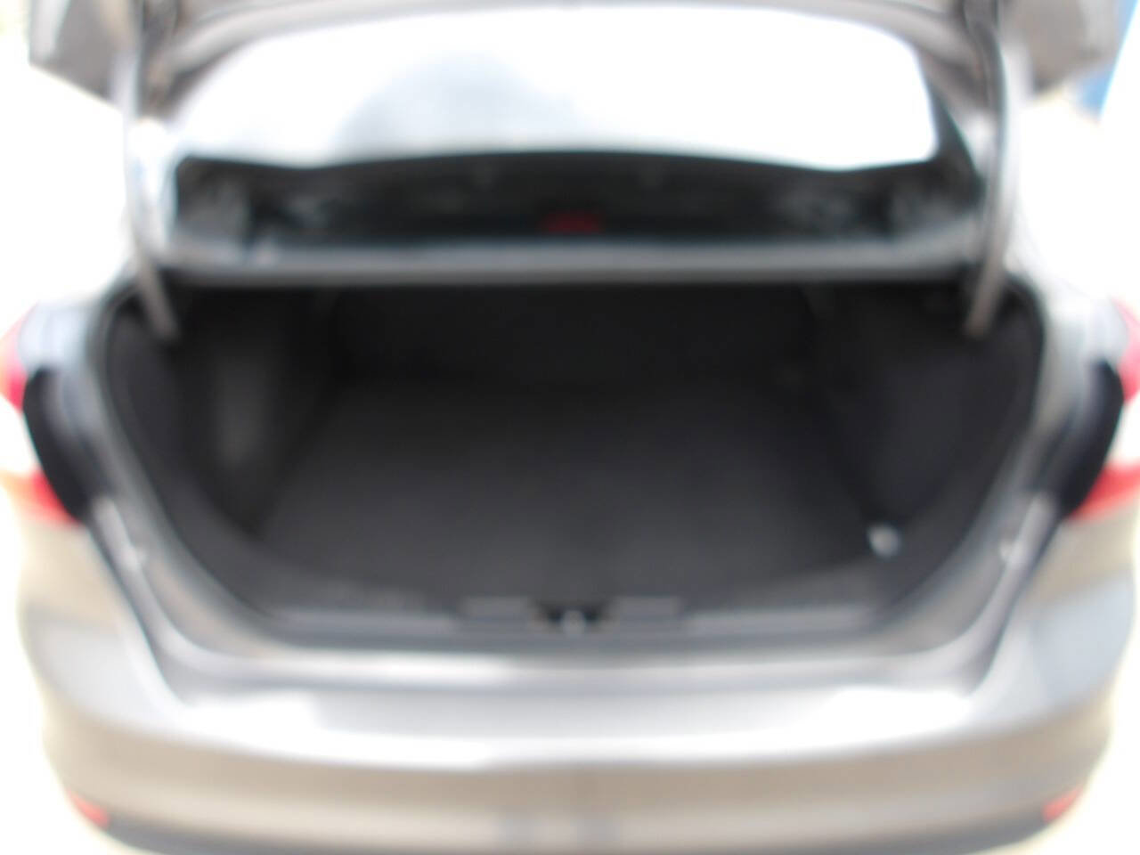 Used 2013 Ford Focus SE FWD image 22