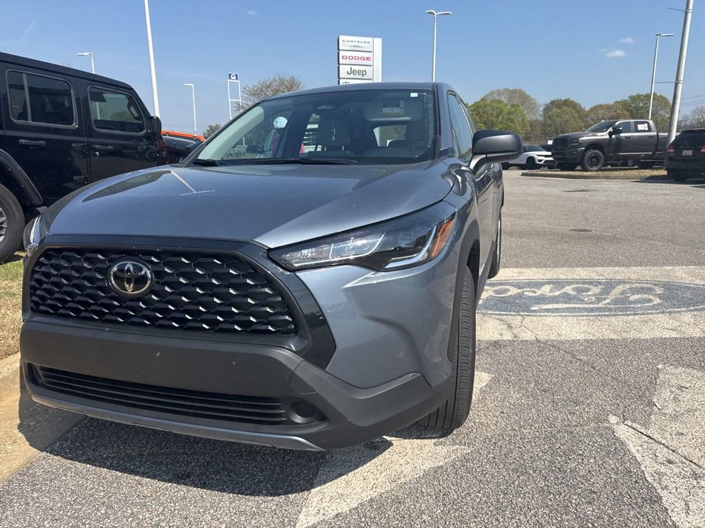 Used 2025 Toyota Corolla Cross L image 2
