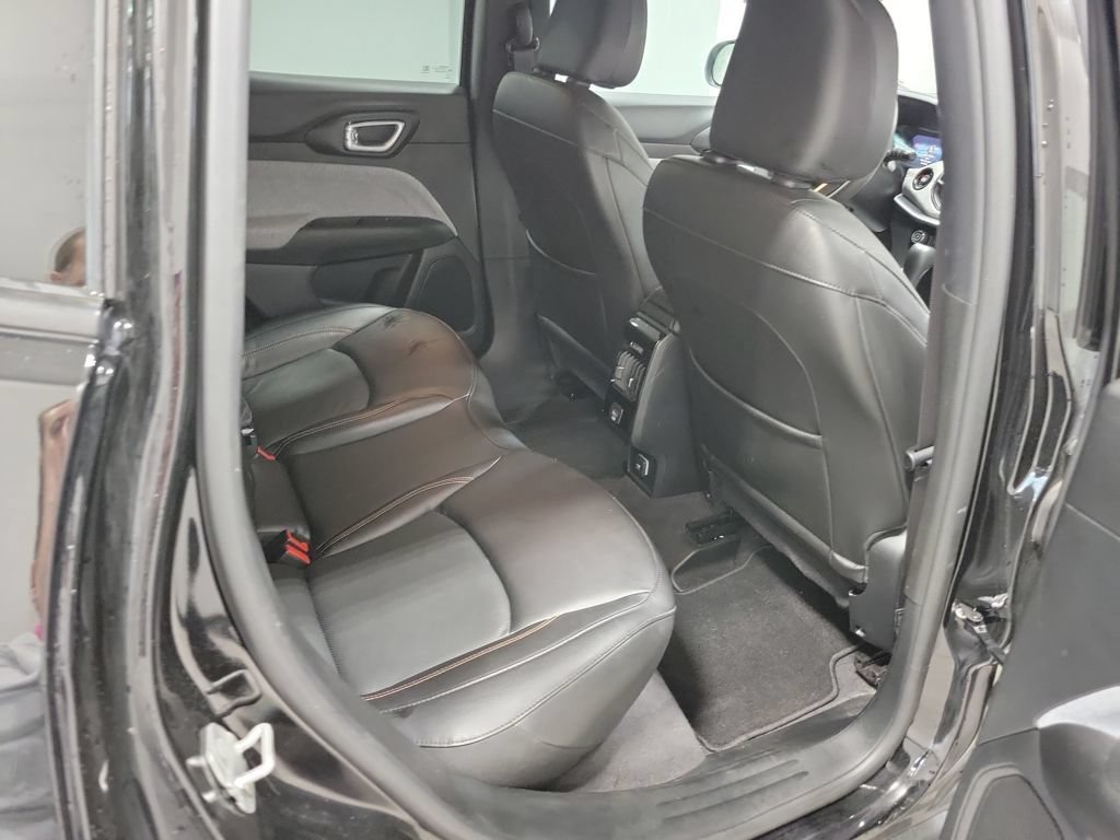 Used 2023 Jeep Compass Latitude AWD/4WD image 16