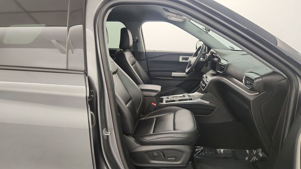 Used 2023 Ford Explorer XLT w/ Equipment Group 202A image 31