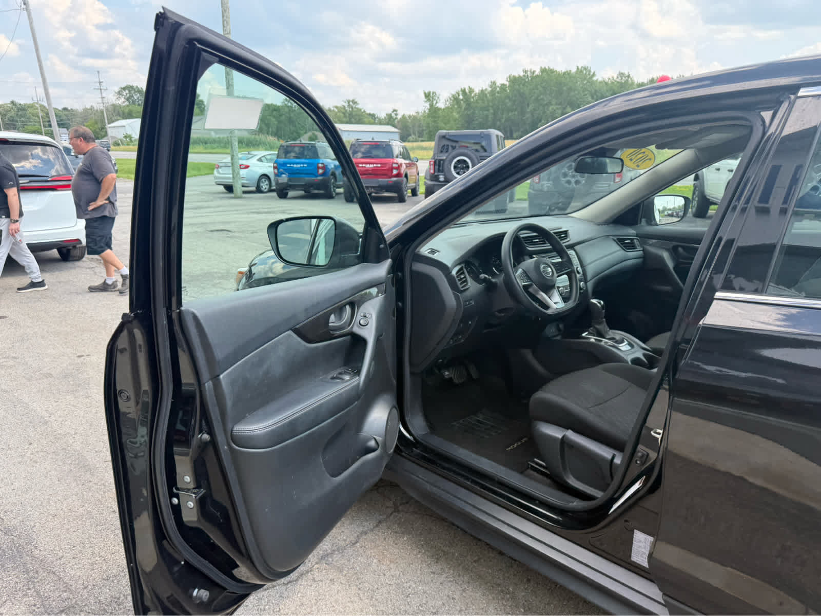 Used 2020 Nissan Rogue S AWD/4WD image 6