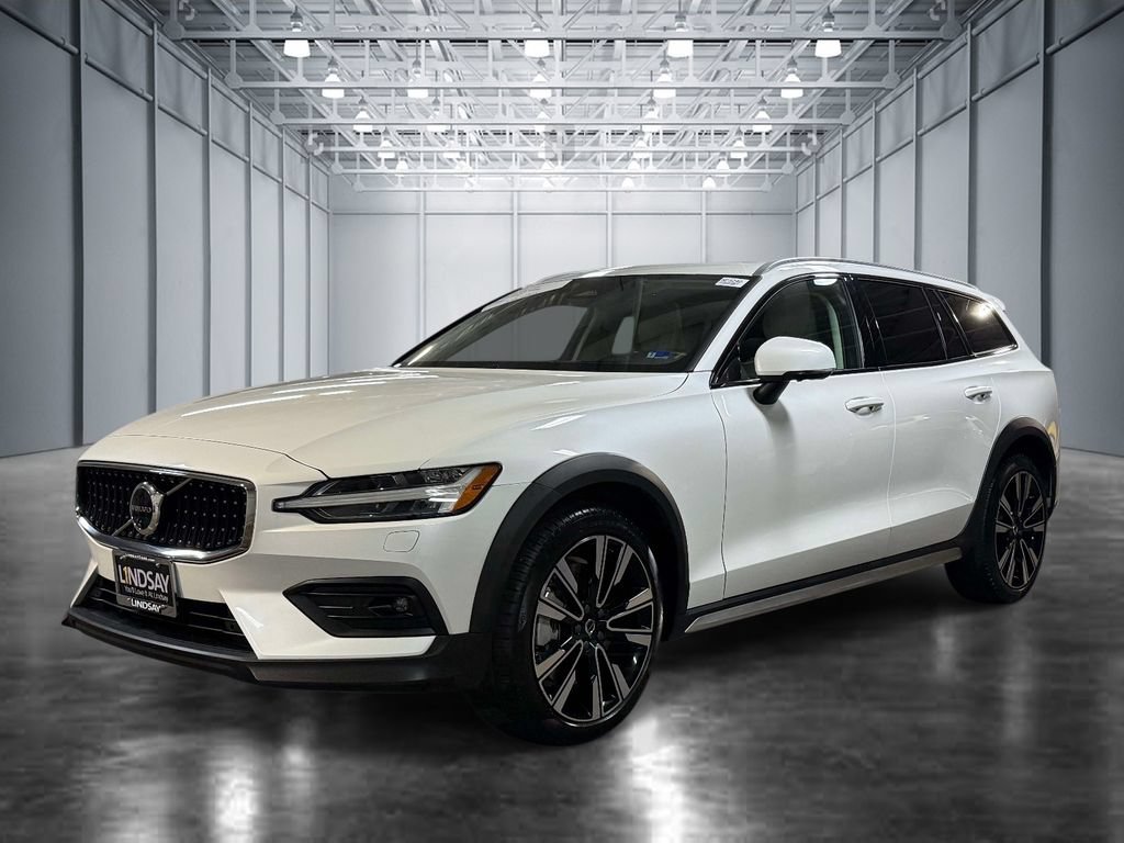 Used 2025 Volvo V60 B5 Cross Country Ultra AWD/4WD image 1