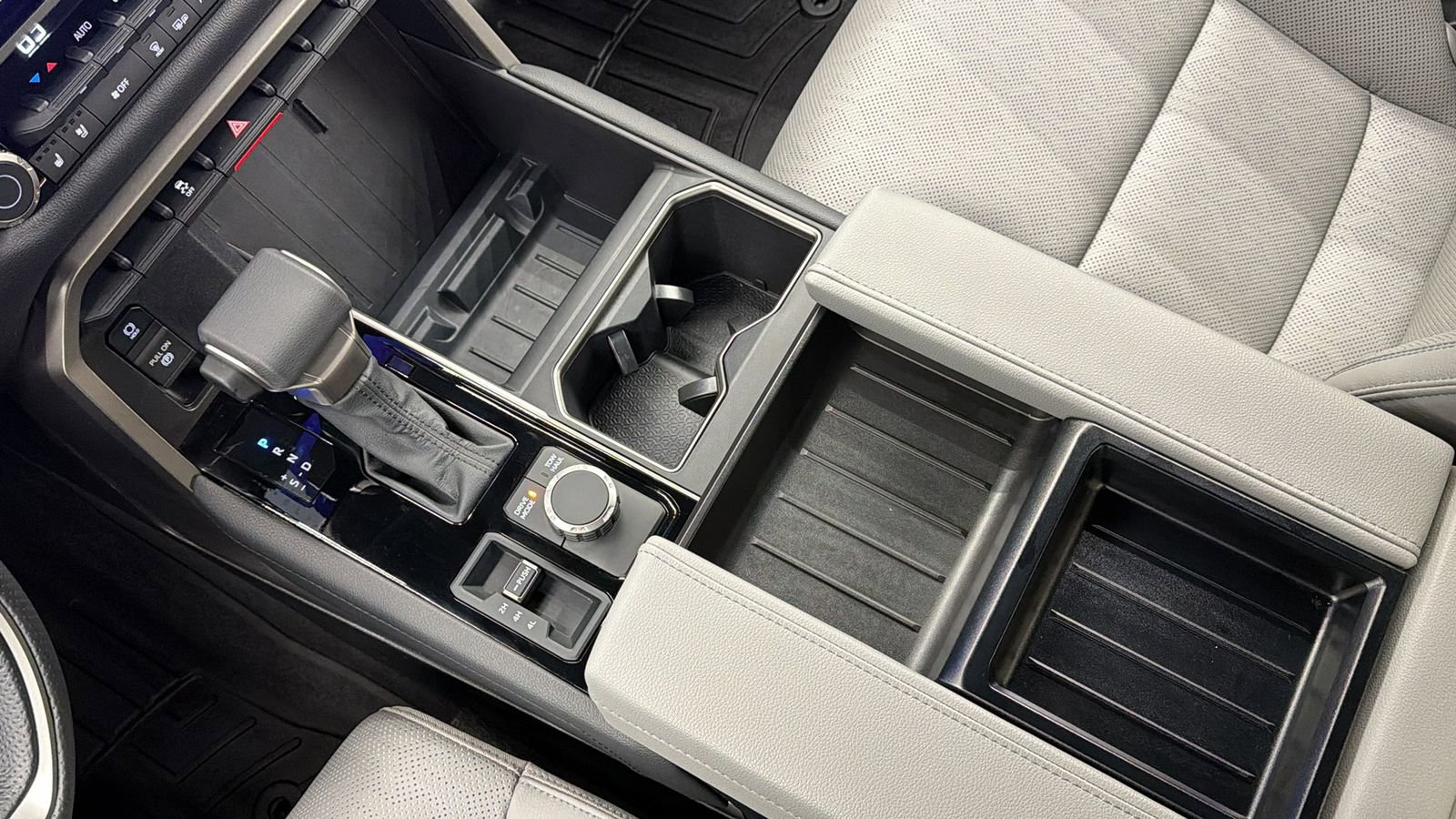 Used 2025 Toyota Tundra Limited image 26