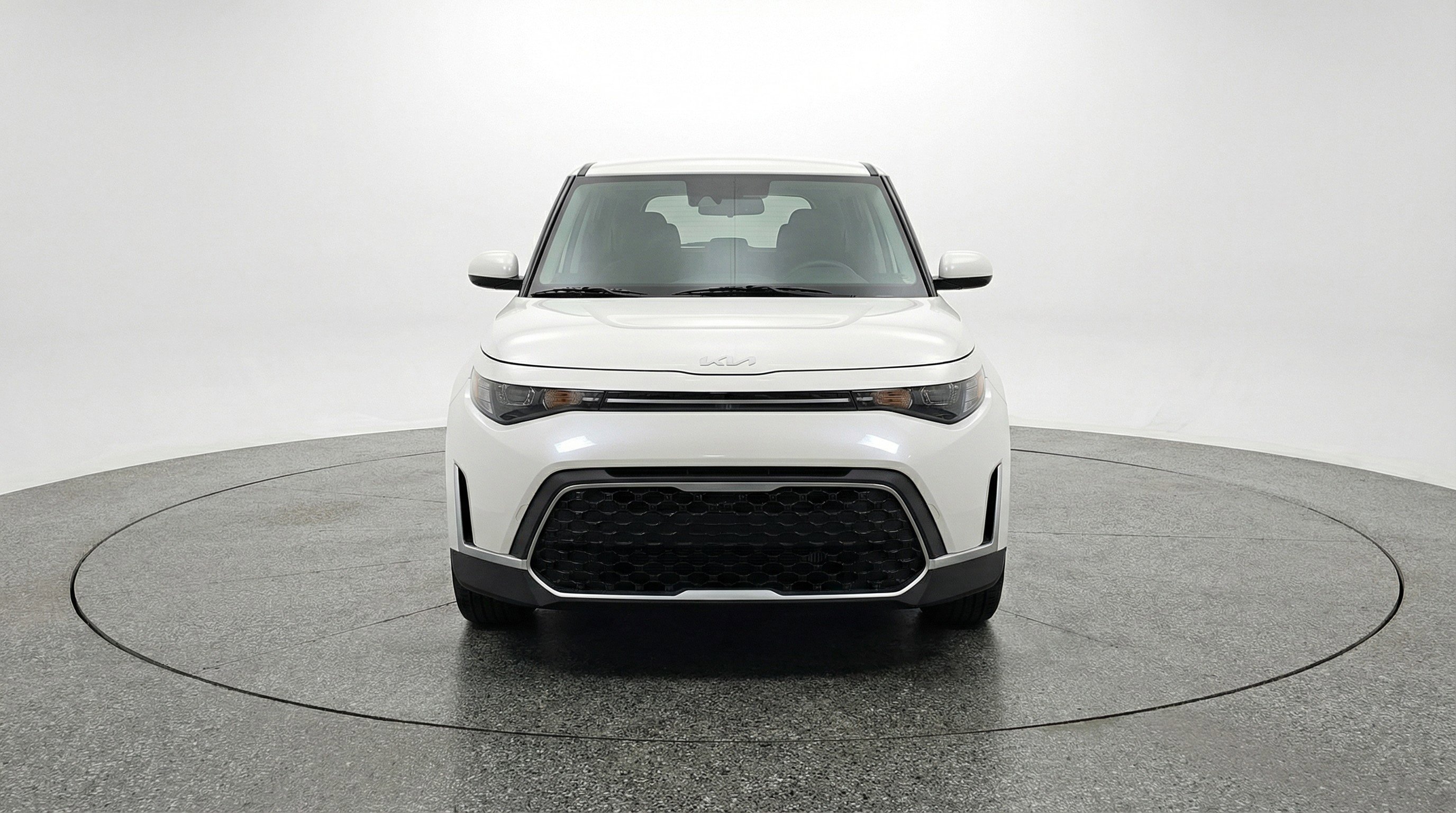 Used 2025 Kia Soul LX w/ LX Technology Package image 2