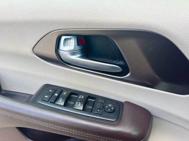 Used 2017 Chrysler Pacifica Touring-L FWD image 22