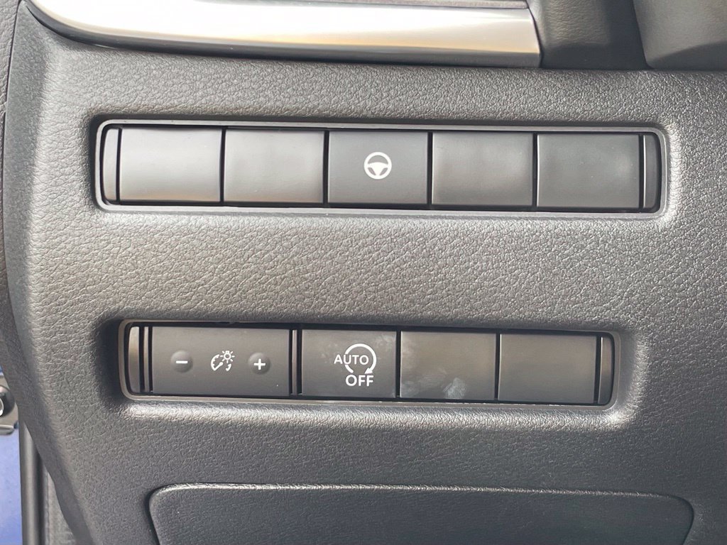Used 2023 Nissan Rogue SV FWD image 13