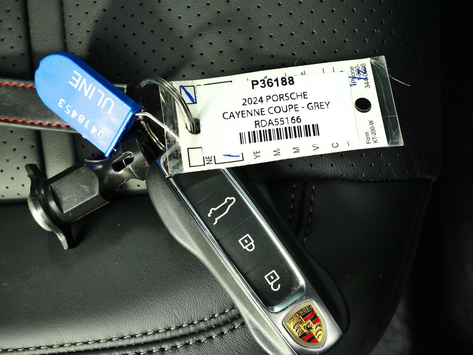 Certified 2024 Porsche Cayenne Coupe AWD/4WD image 41