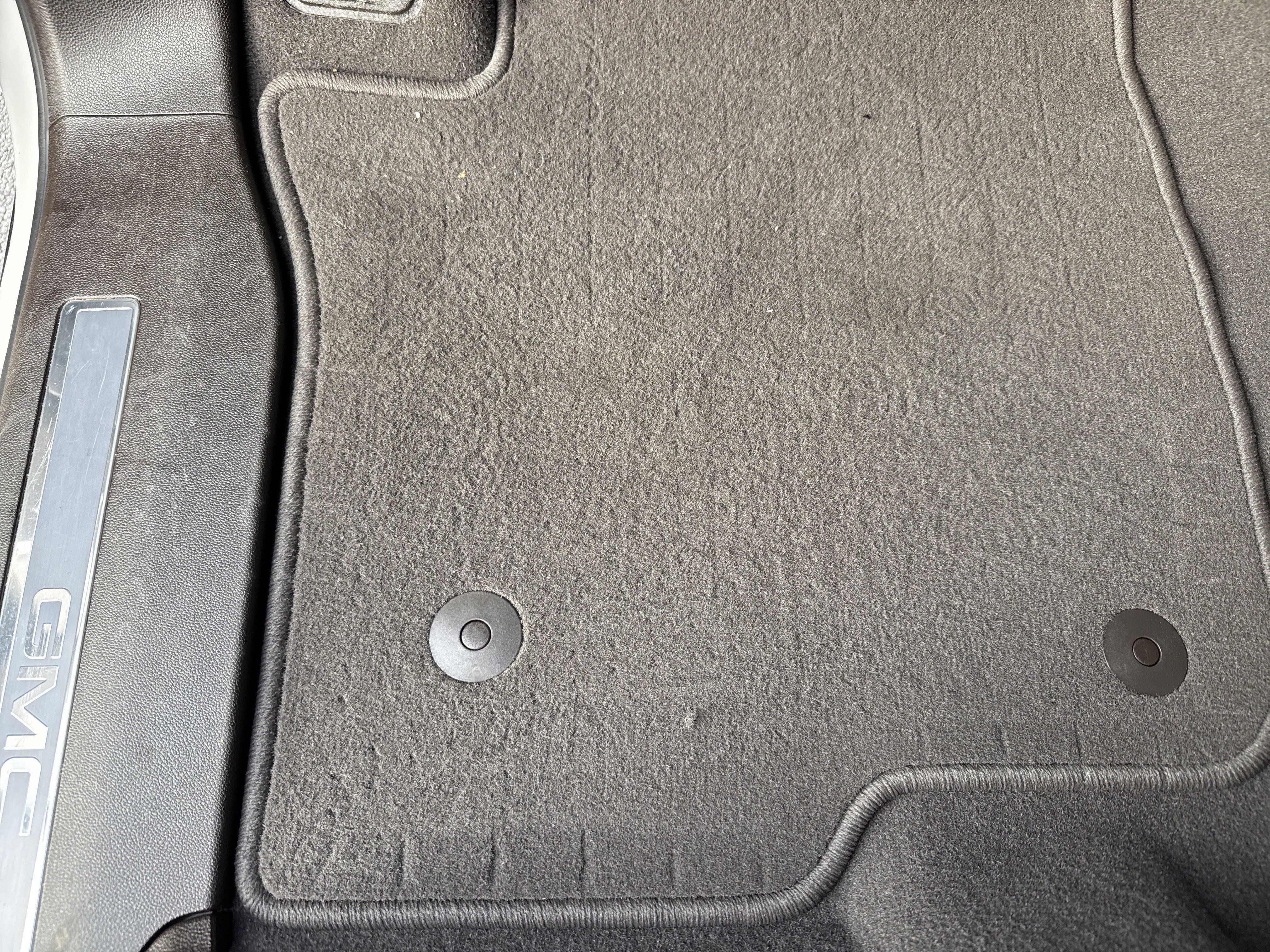 Used 2024 GMC Yukon XL SLT w/ SLT Luxury Package image 17