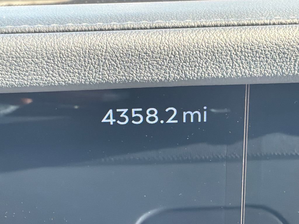 Used 2025 Lincoln Nautilus Reserve image 16