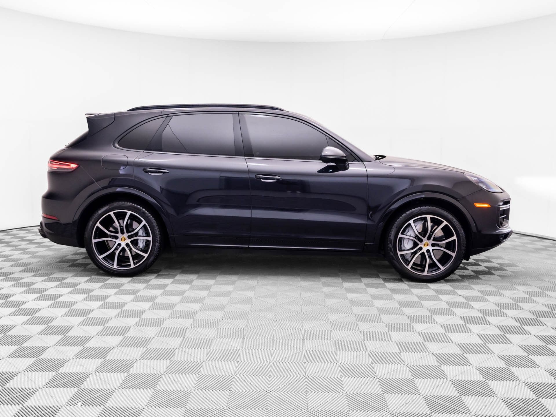 Certified 2019 Porsche Cayenne Turbo AWD/4WD image 8