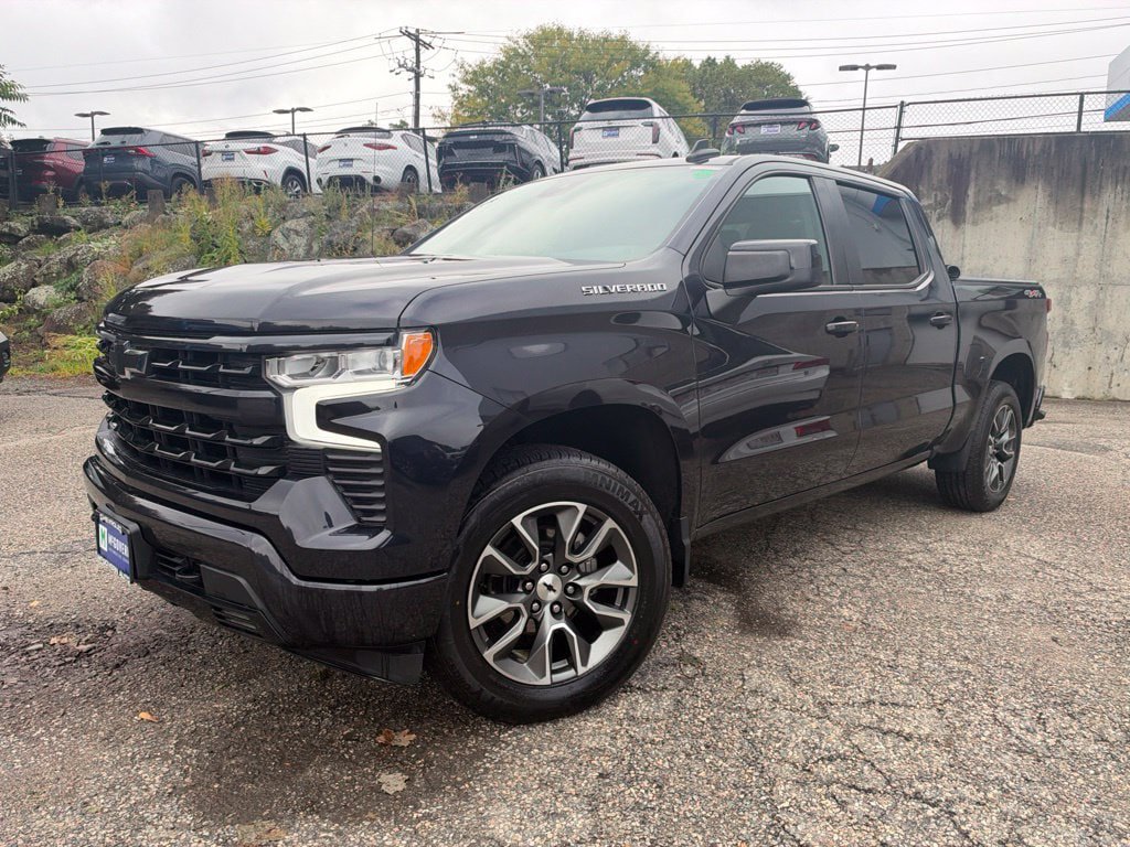 Used 2023 Chevrolet Silverado 1500 RST AWD/4WD image 2