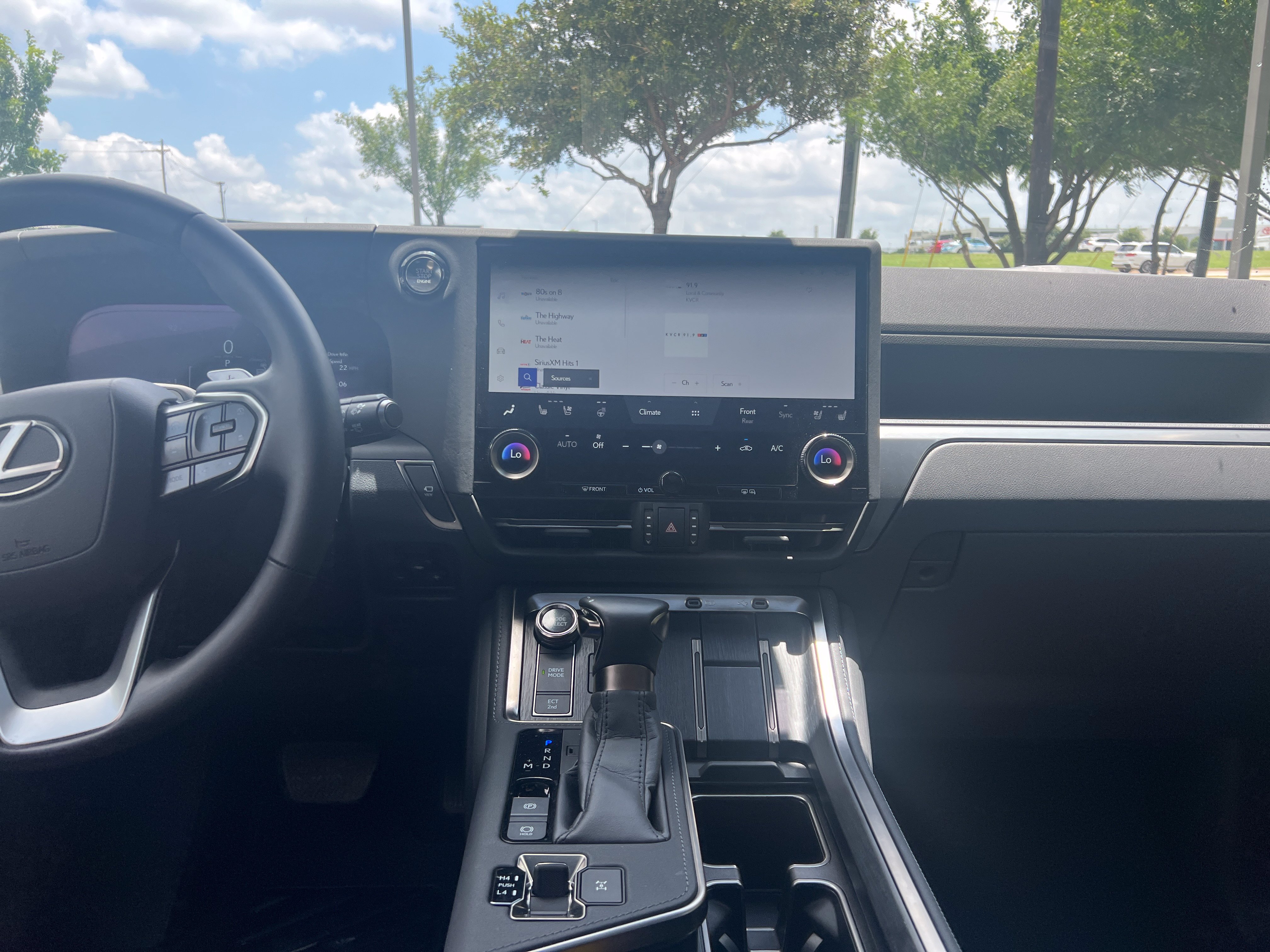 Used 2025 Lexus GX 550 w/ Accessory Package (31) AWD/4WD image 27