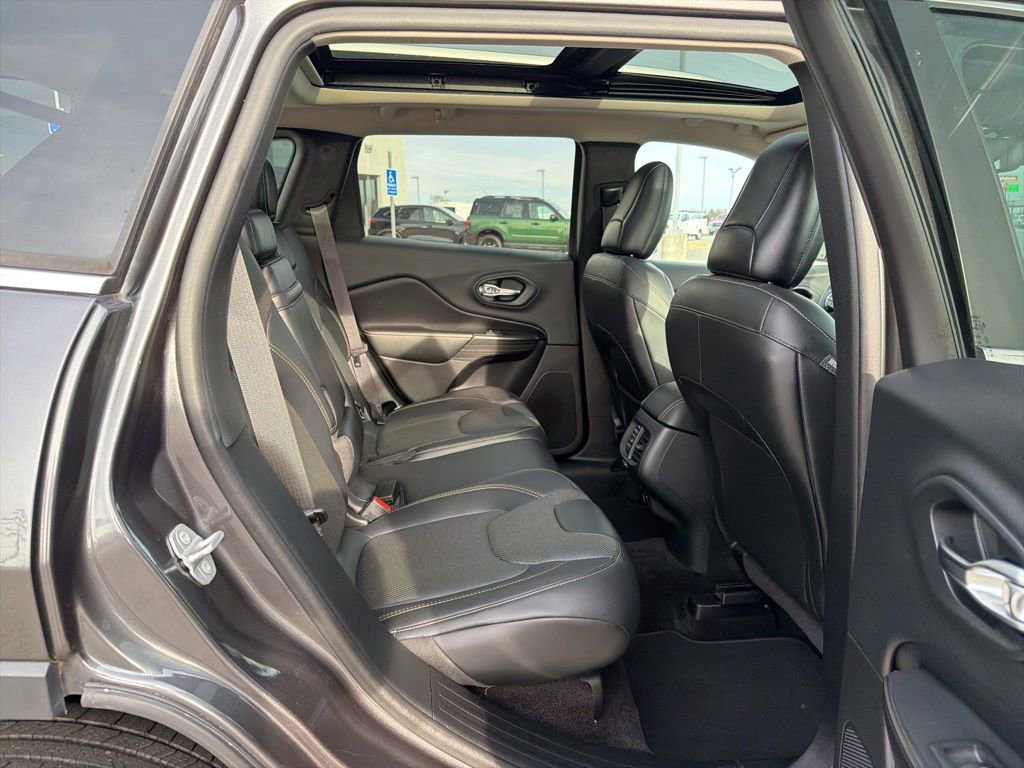 Used 2016 Jeep Cherokee Limited w/ Luxury Group image 17