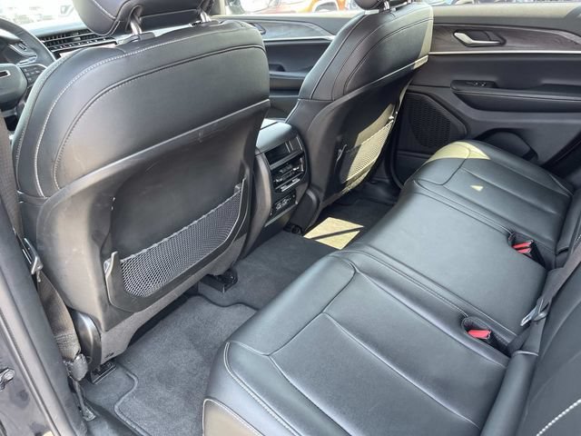 Used 2023 Jeep Grand Cherokee Limited AWD/4WD image 19