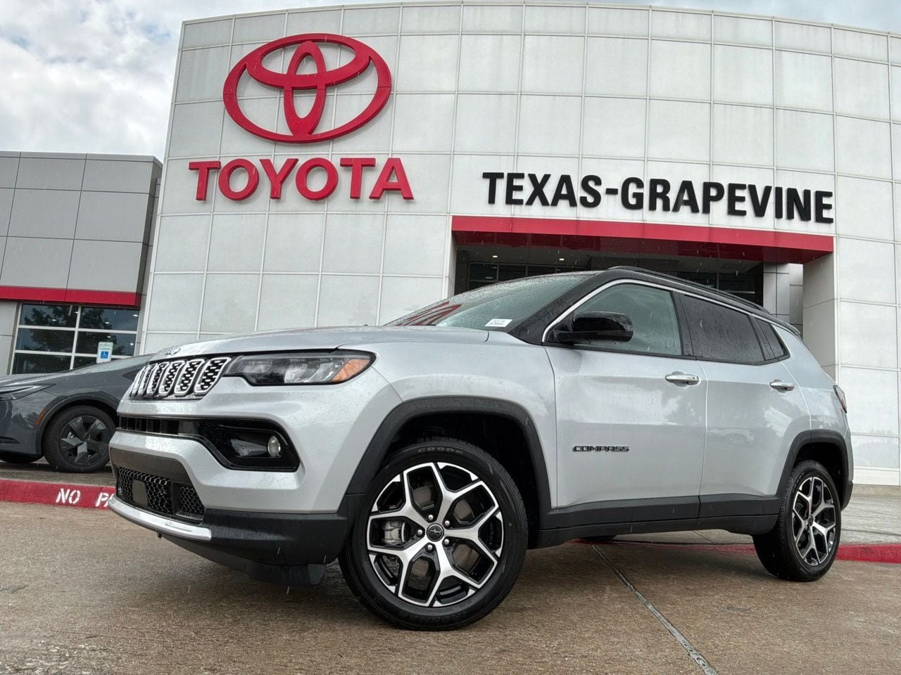 Used 2025 Jeep Compass Limited AWD/4WD image 2