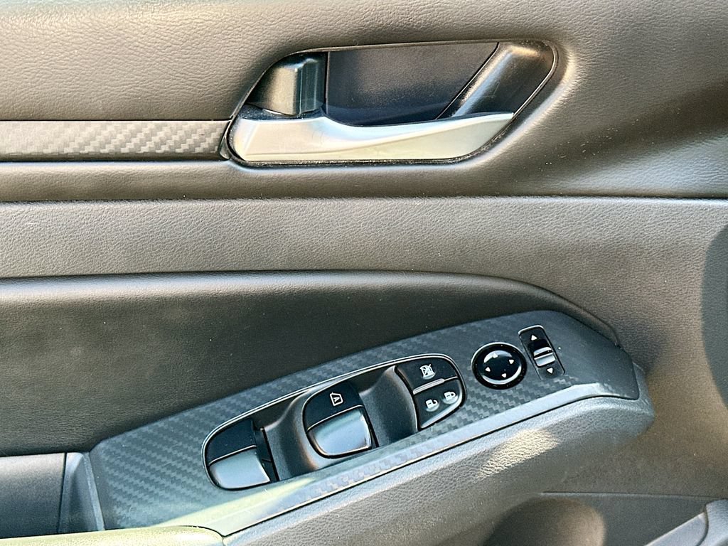 Used 2024 Nissan Altima 2.5 SV FWD image 21
