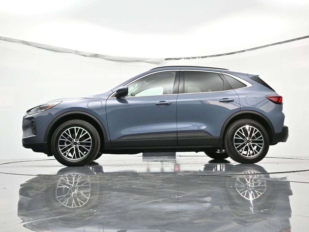 Certified 2025 Ford Escape SE w/ Class II Trailer Tow Package image 43