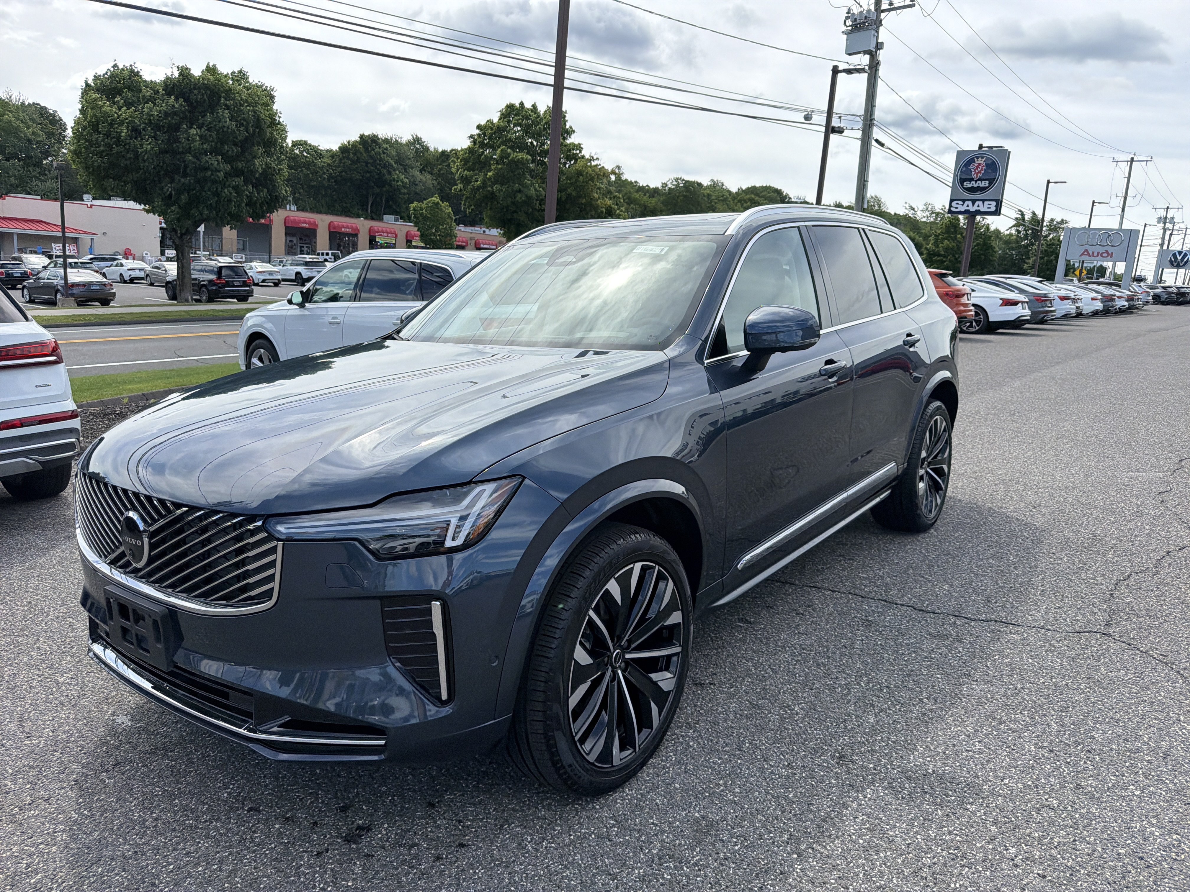 Certified 2026 Volvo XC90 B6 Ultra AWD/4WD image 3