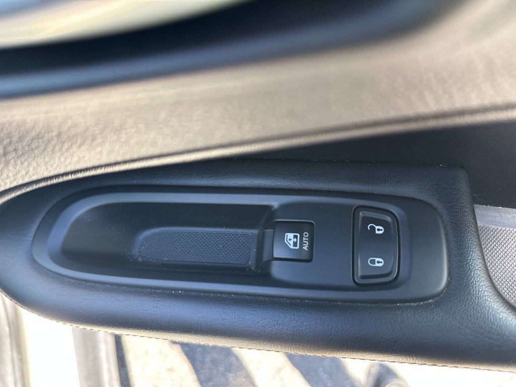 Used 2019 Jeep Compass Latitude w/ Popular Equipment Group AWD/4WD image 36