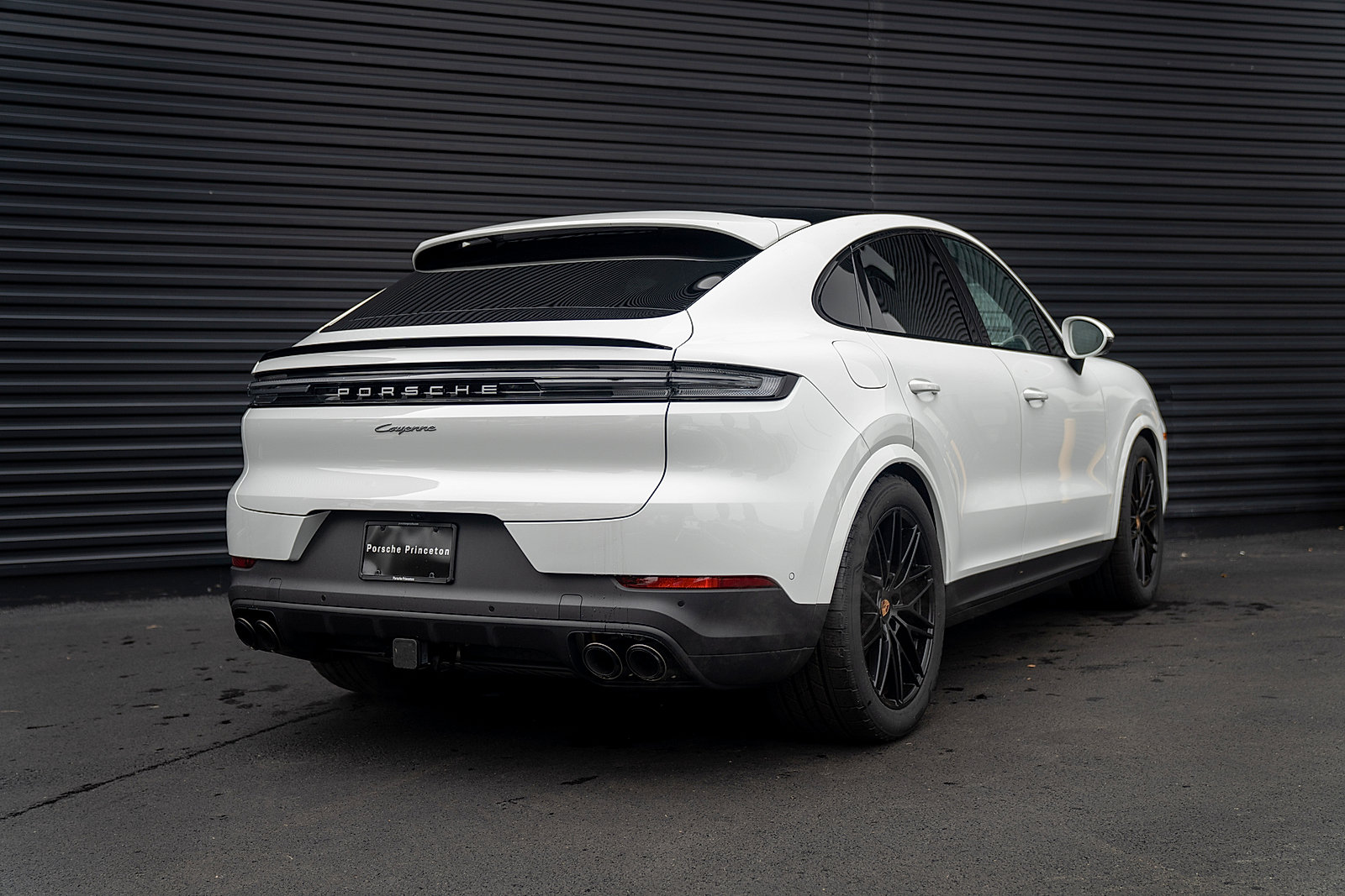 Used 2025 Porsche Cayenne Coupe image 30