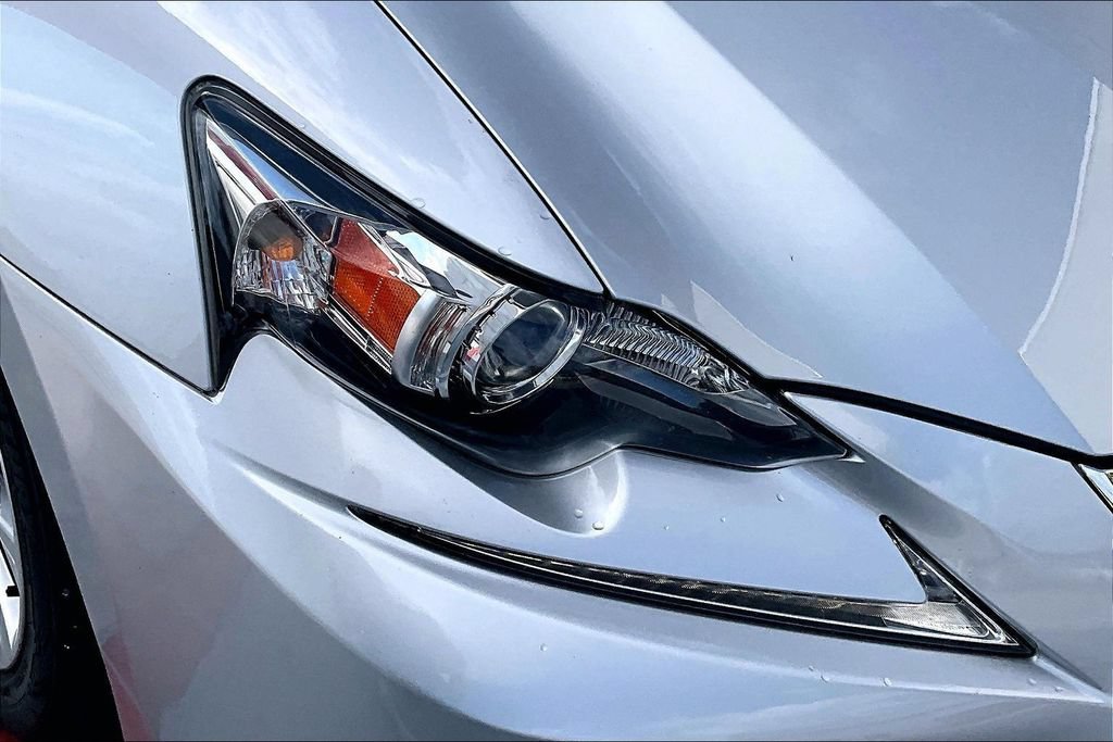 Used 2016 Lexus IS 200t RWD image 31