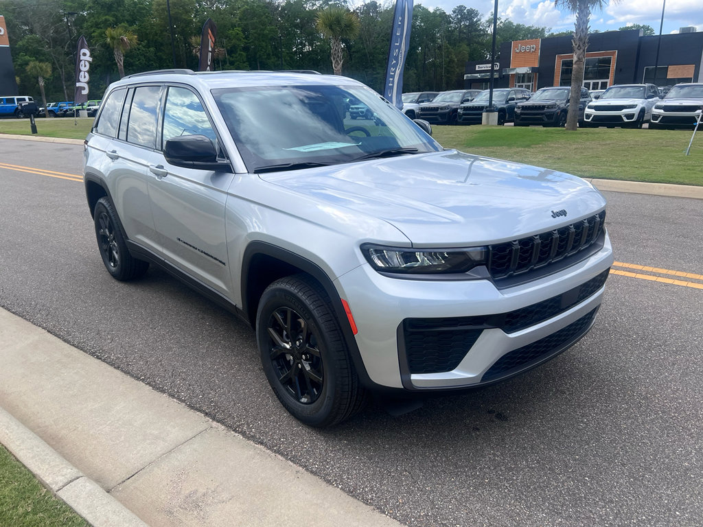 New 2026 Jeep Grand Cherokee Altitude RWD image 1