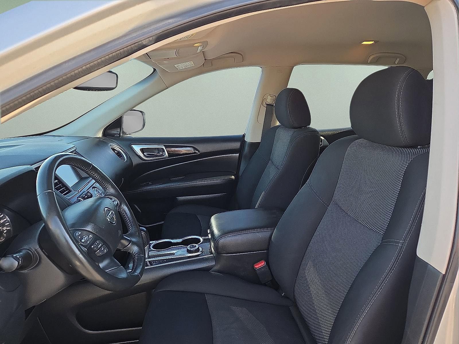 Used 2019 Nissan Pathfinder SV image 13