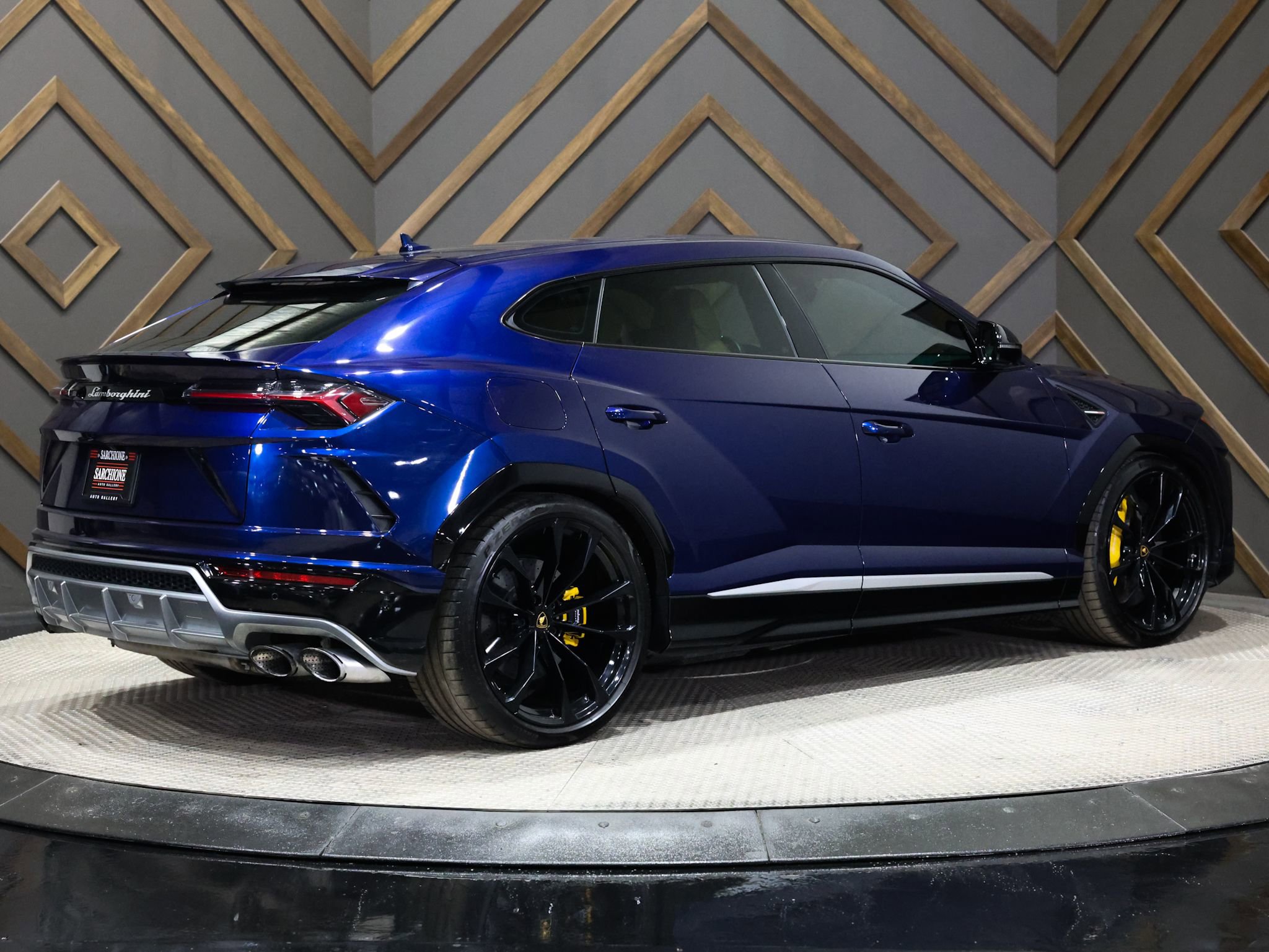 Used 2019 Lamborghini Urus image 2