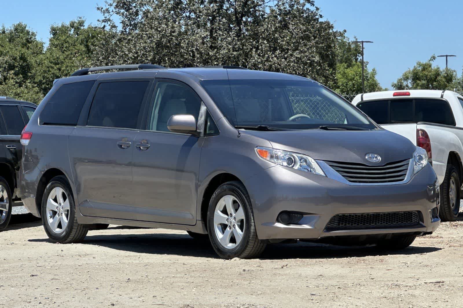 Used 2014 Toyota Sienna LE FWD image 10